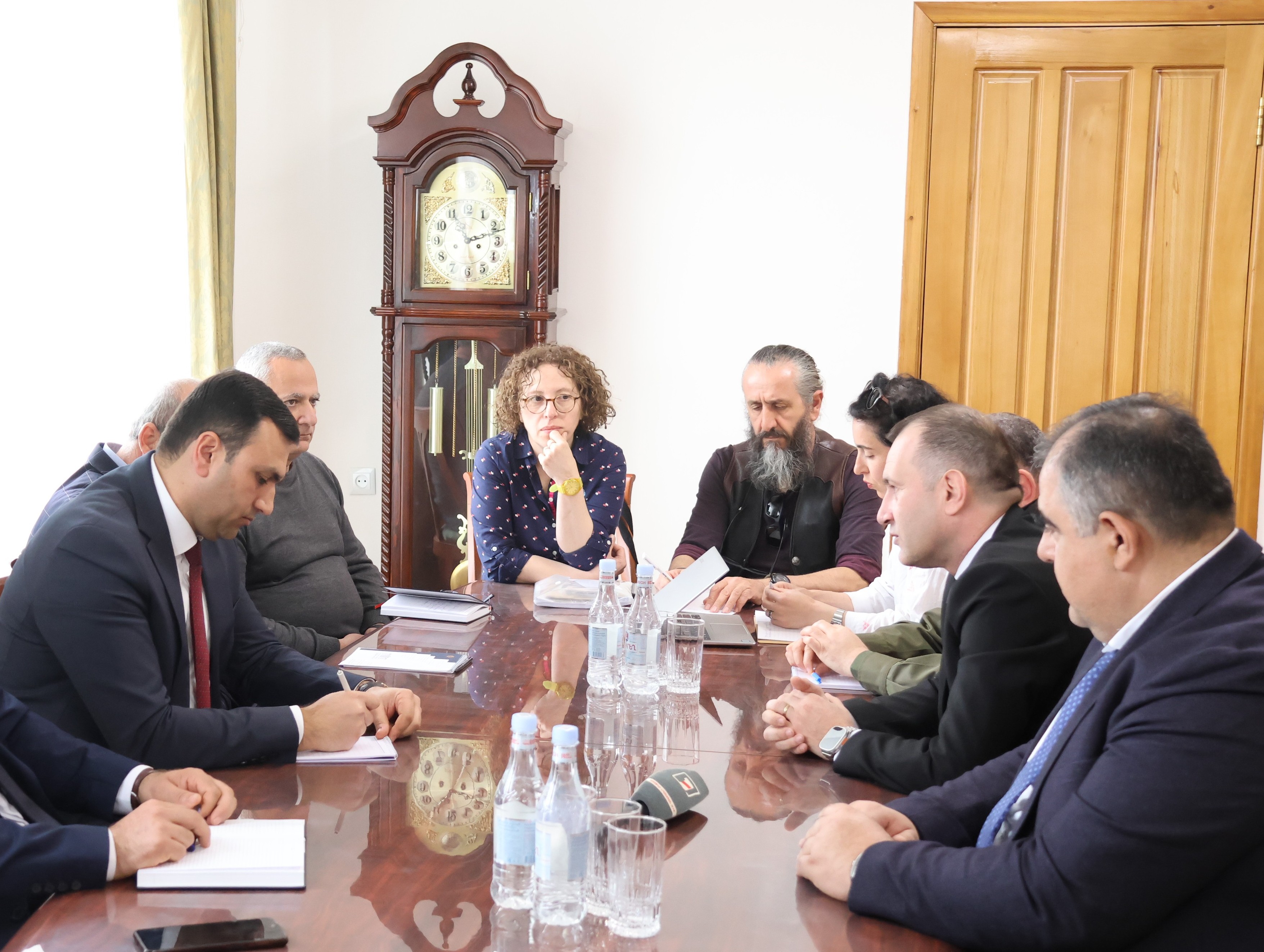 հանդիպում-քննարկումներ