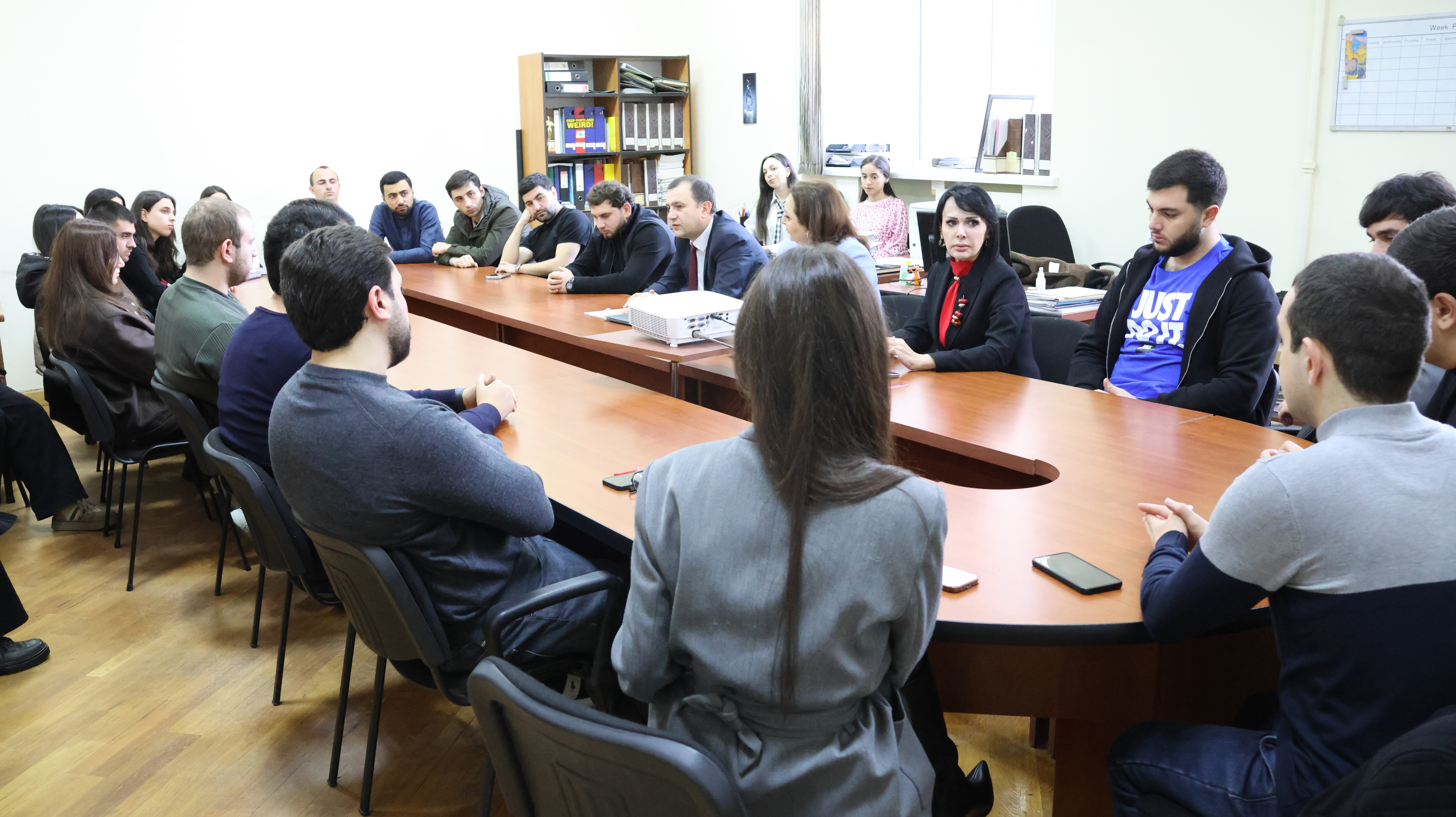 ԲԸՏՄ ղեկավարը հանդիպել է ԵՊՀ ուսանողների հետ