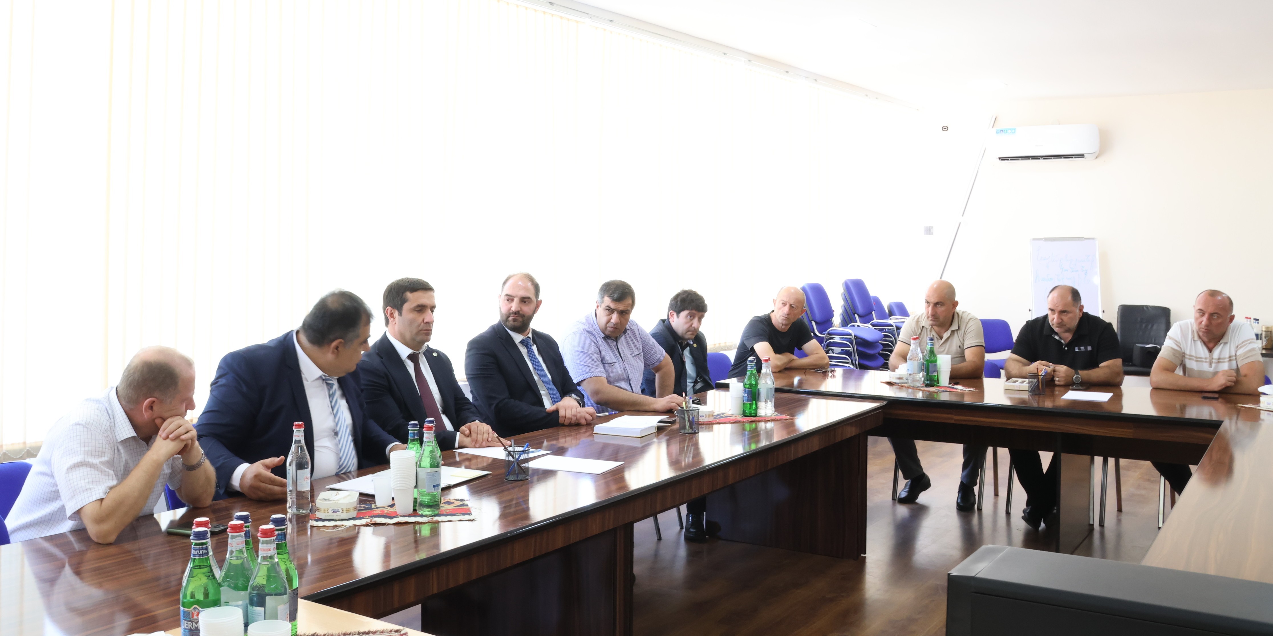 հանդիպումներ