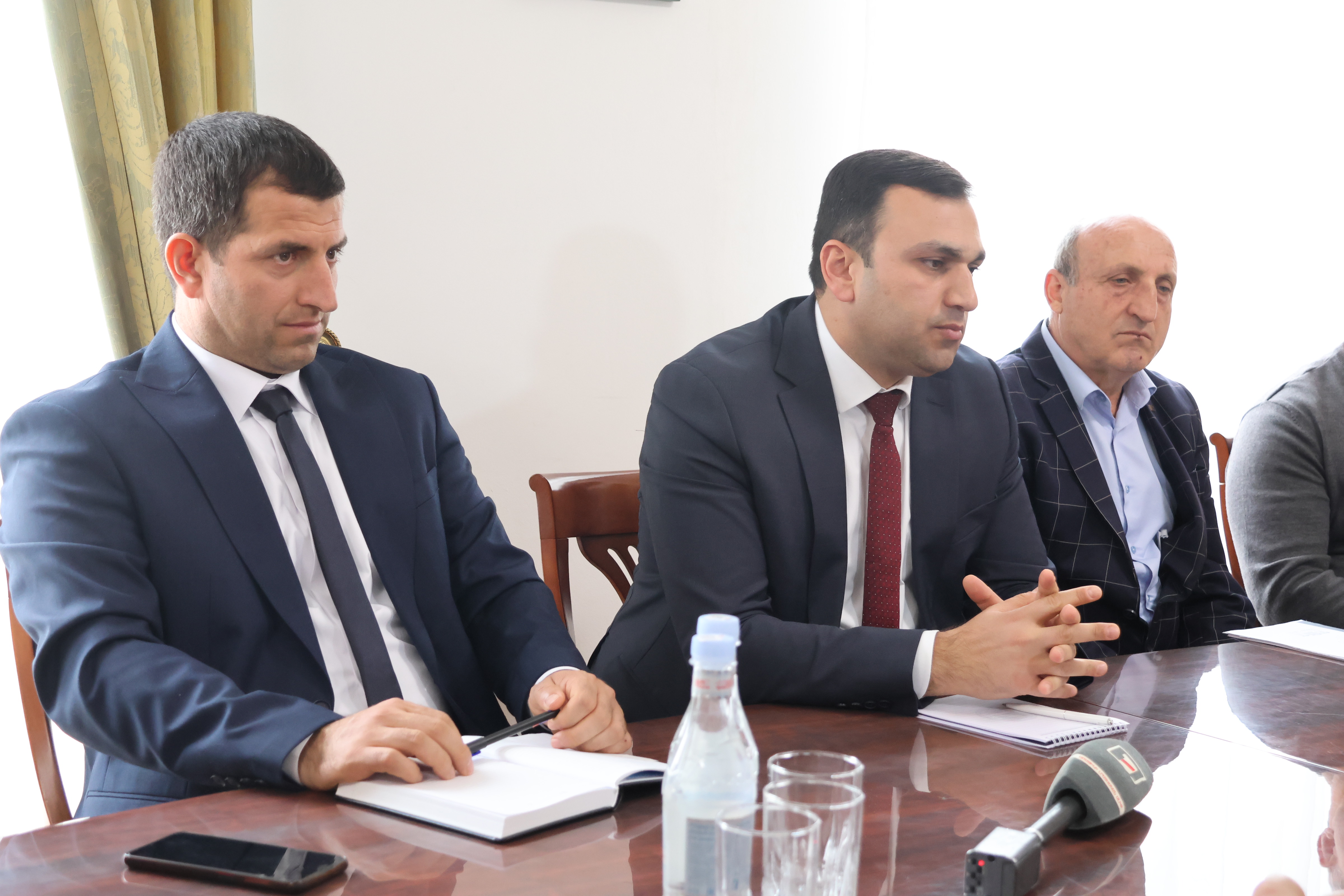 հանդիպում-քննարկումներ